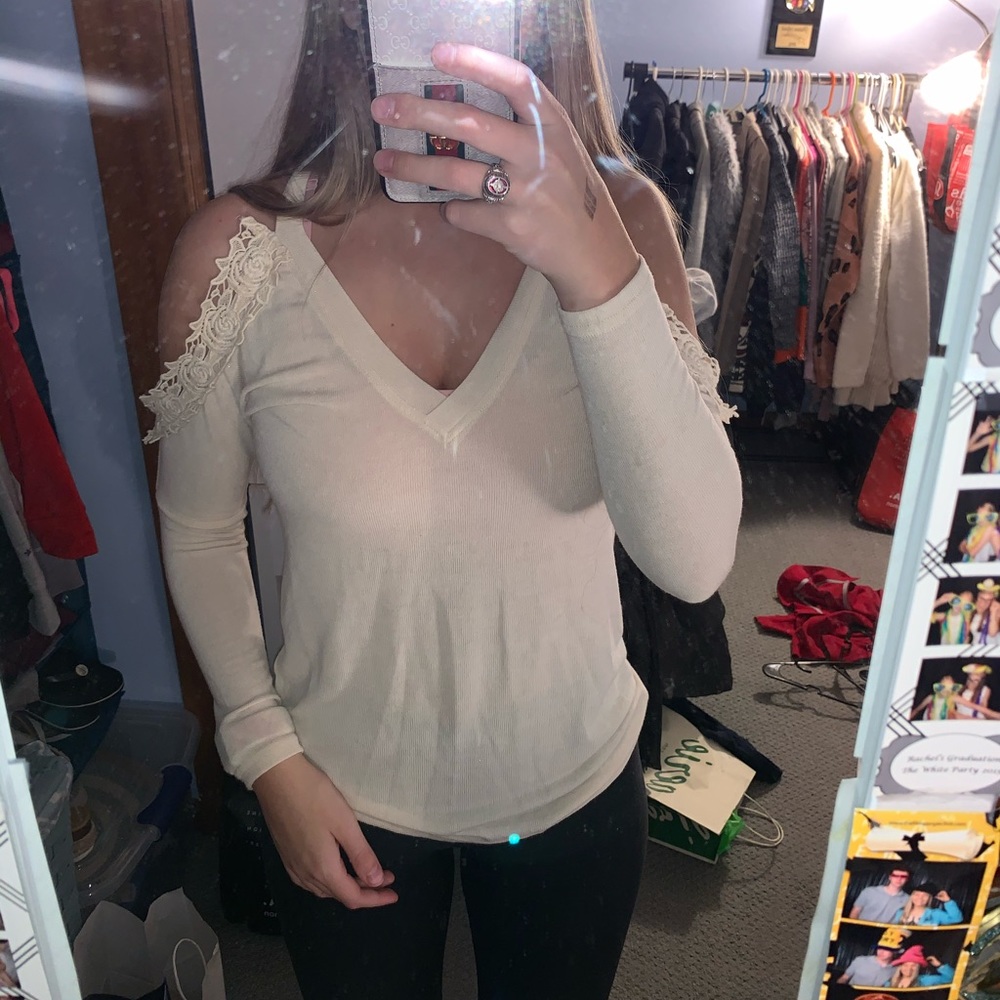 Tobi Open shoulder top